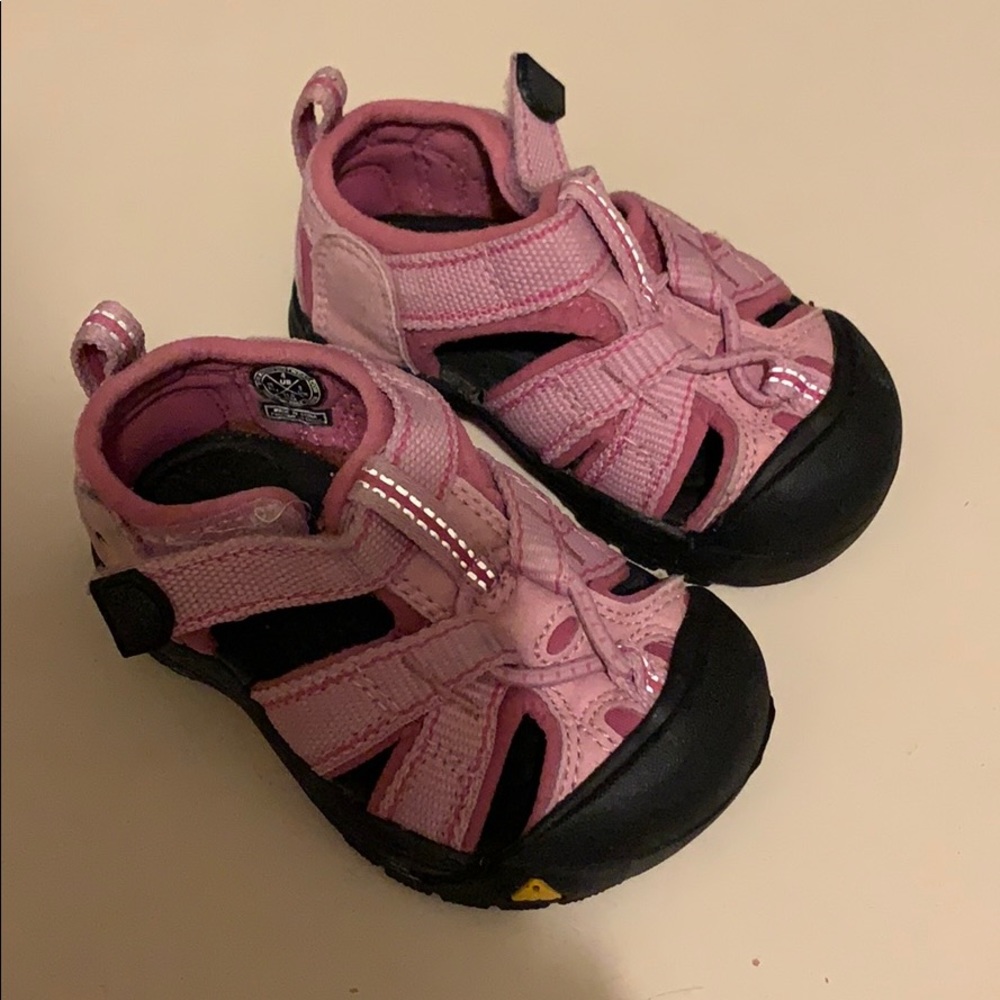 Toddler size 4 swim sandals